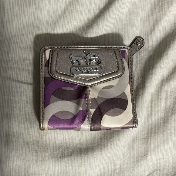 Coach Handbags - Coach Wallet (never been used)
